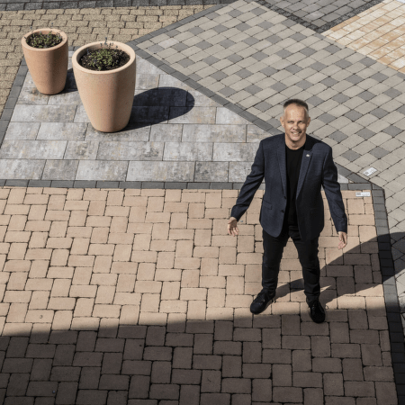 Dvaja kamaráti z futbalu a betonáreň: Príbeh DITONu sa dostal do Forbesu